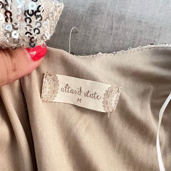 Altar’d’ State NWT Gold Mesh Sequin V-Neck Lined Bridesmaid Mini Dress Medium - Picture 8 of 12